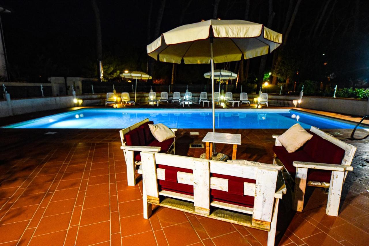 Hotel Kon Tiki Сан-Винченцо Экстерьер фото